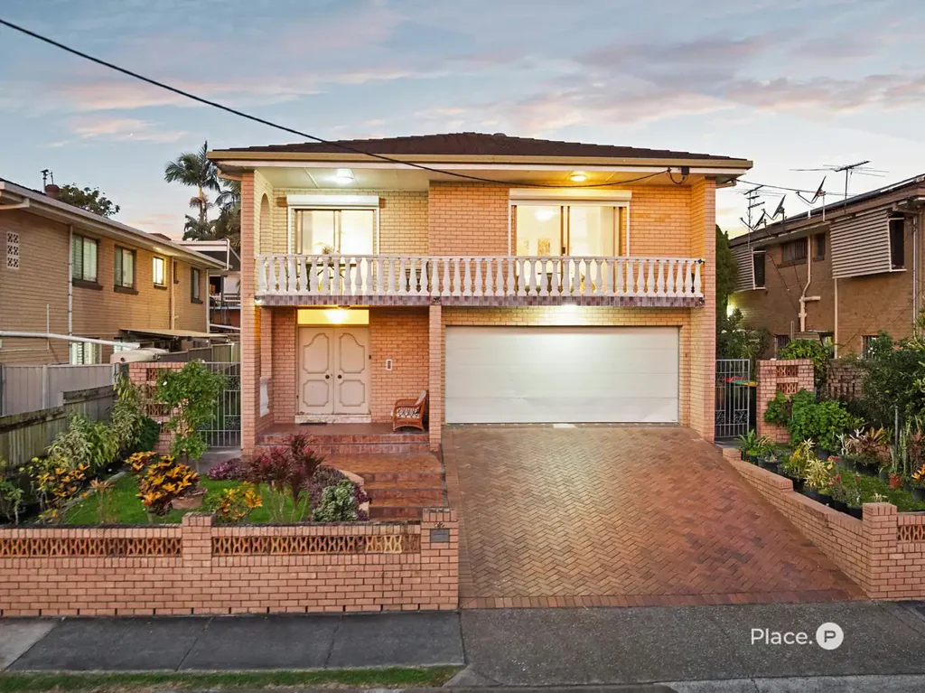 East Brisbane 7ห้องนอน Huge Potential to be Income Driven and Set for Dual Living