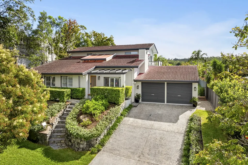 Chapel Hill 4Zimmer Spacious Family Living with Private Master Retreat, Home Office, Pool, Fireplace & Mt Coot-tha Views