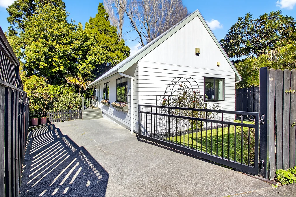 Kelston 3બેડરૂમ Private, Practical, and Ready to Sell