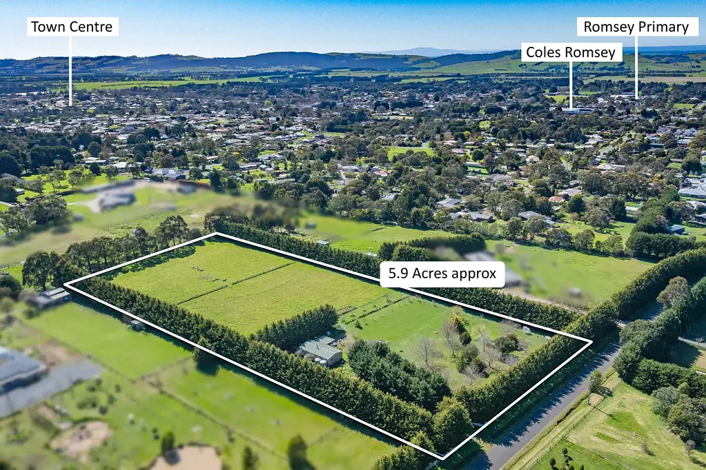 Romsey Private Acreage, Moments from Romsey's Town Centre