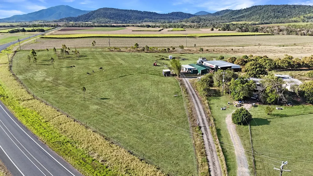 Foxdale 2Zimmer Acreage Built for Adventure – Runway, Sheds & Rural Living
