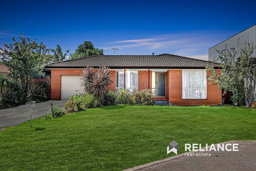 Delightful home, a brilliant location within walking
distance West grove Primary School!!!
