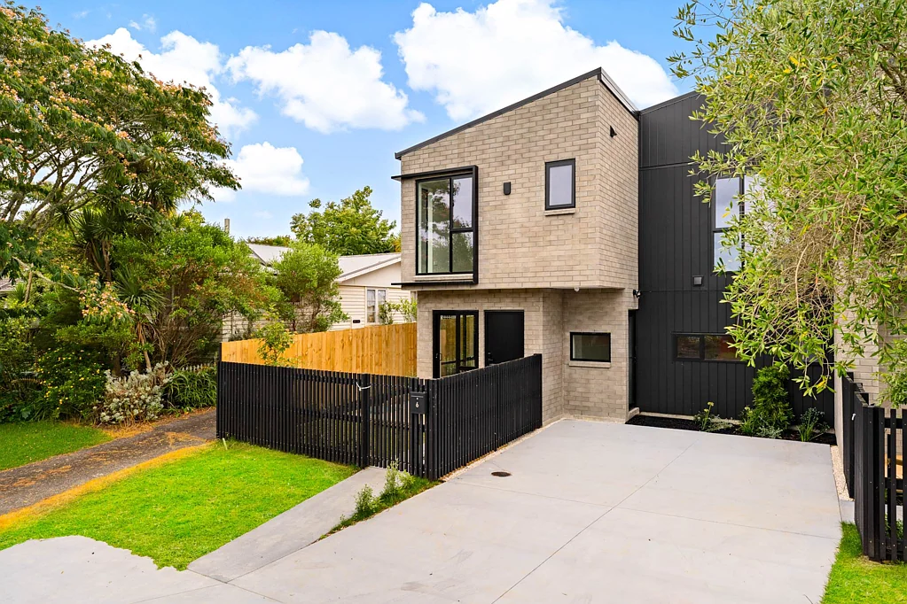 Henderson 3房  Timeless Brick Duplex