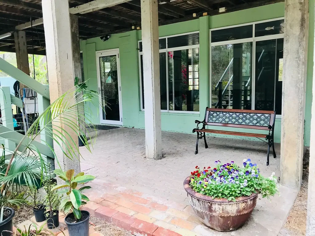 1 BEDROOM FURNISHED UNIT (incl. power and water)
