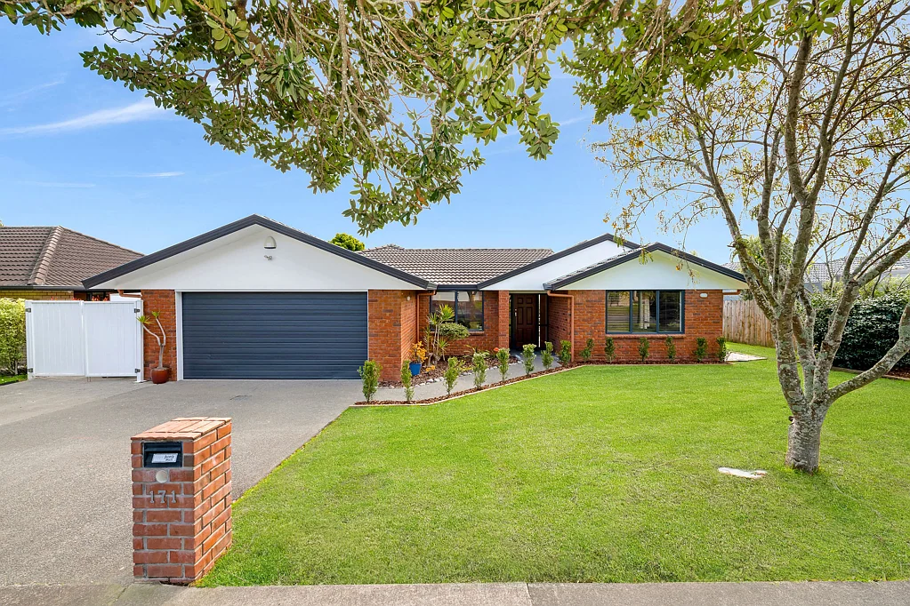 East Tamaki Heights 4Zimmer Timeless Features, Modernised Interior