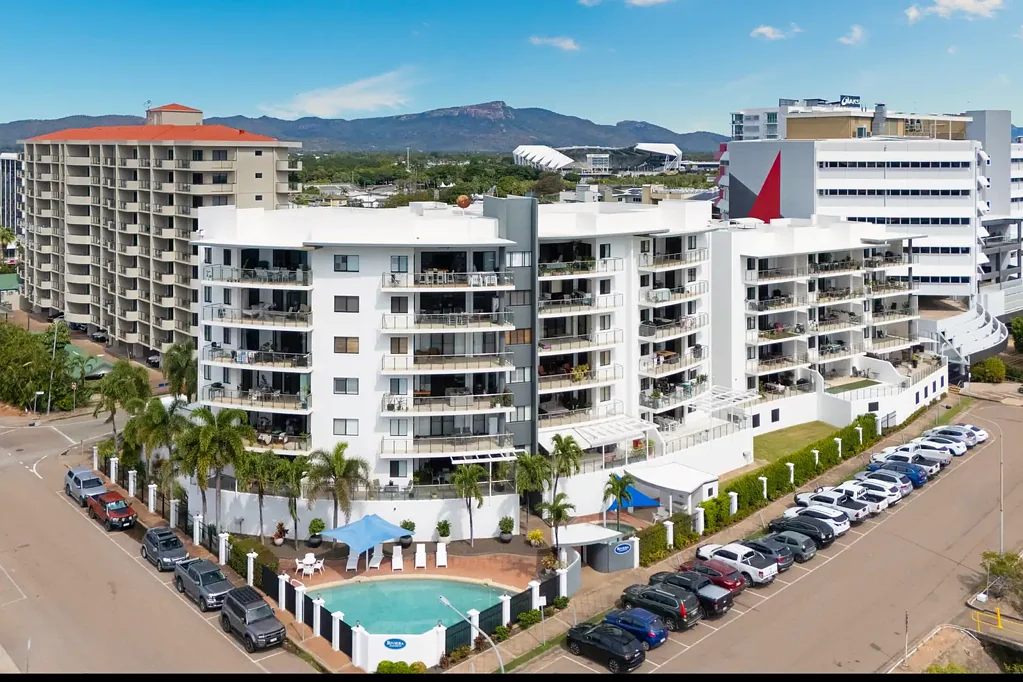 South Townsville 4房  One of a kind - 414sqm luxury apartment plus Bonus opportunity & Low body corps
