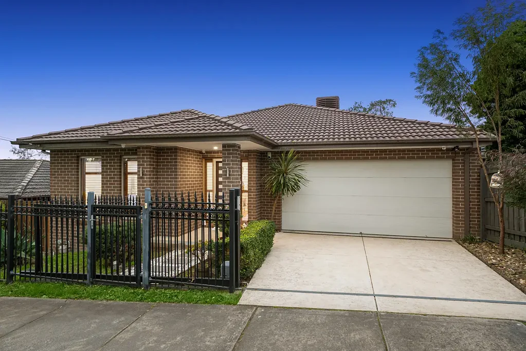 Kilsyth 4कमरा Contemporary Family Living in a Peaceful Kilsyth Court