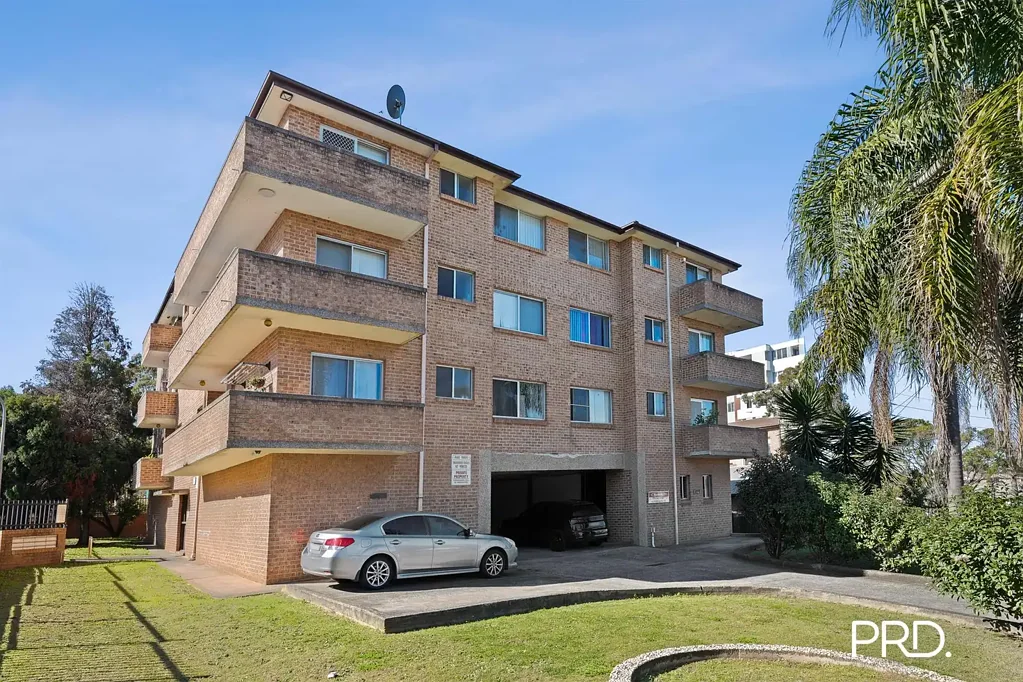 Liverpool 2房 带超大阳台的宽敞两卧室公寓 Spacious Two-Bedroom Apartment with Oversized Balcony