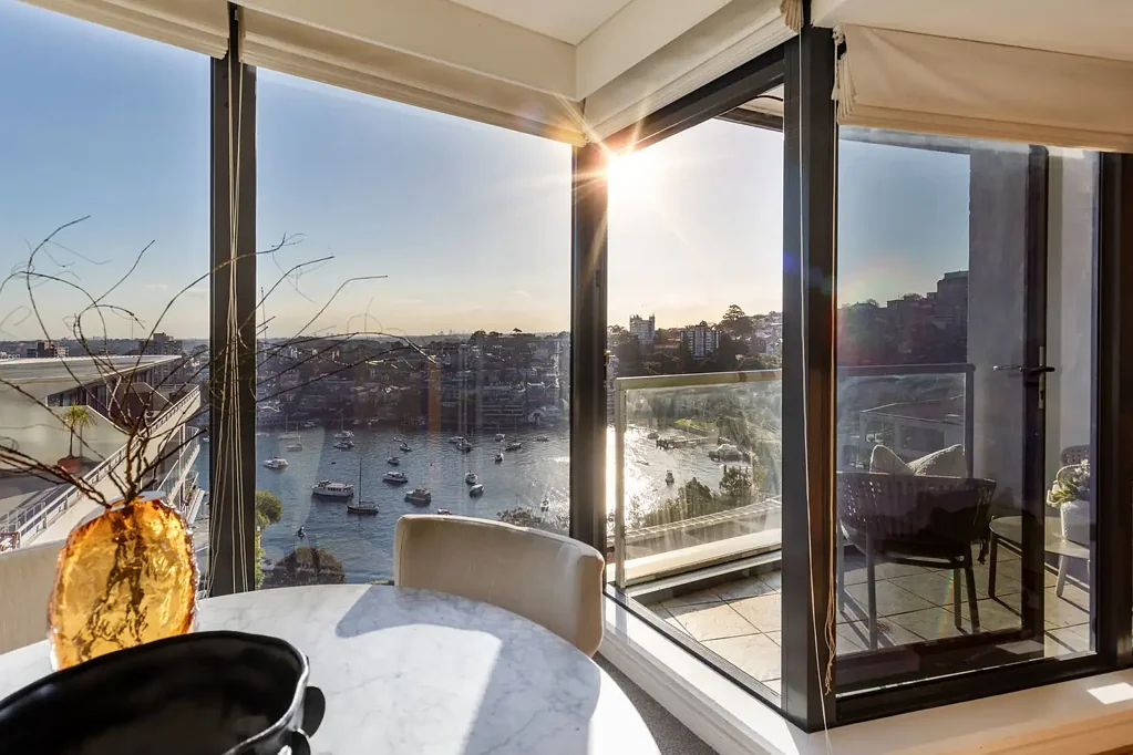Milsons Point 2房 海港美景与无与伦比的日常便利 Harbour Vistas & Unrivaled Everyday Convenience