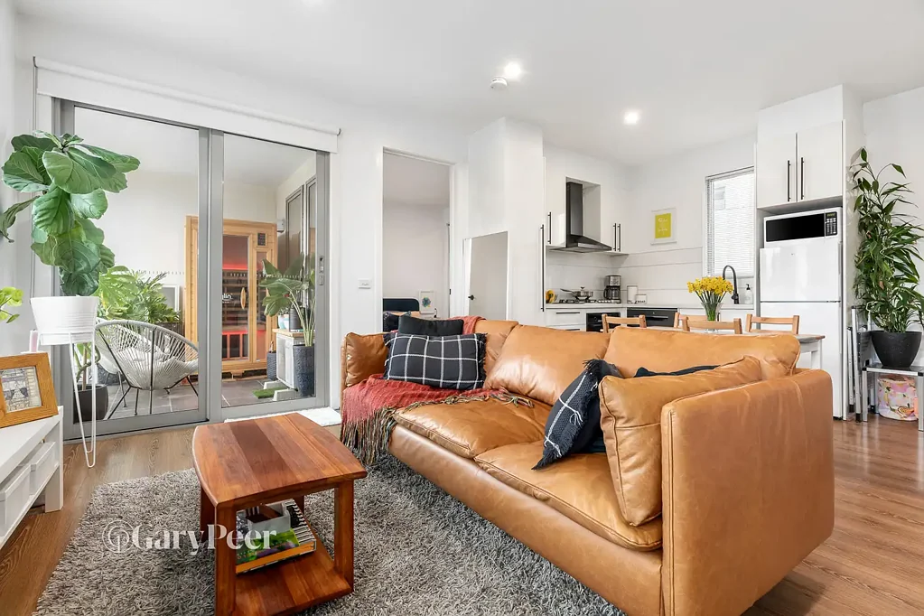 Caulfield North 1 Bedroom Peaceful, private & perfectly positioned