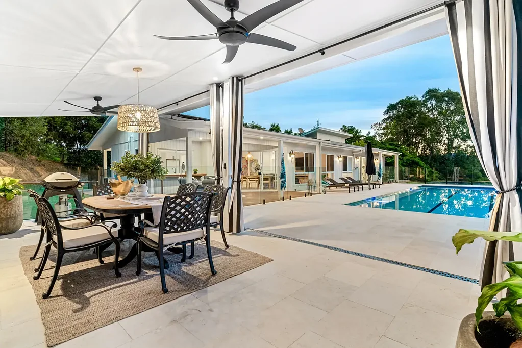 Eumundi 4 Slaapkamer METICULOUS EUMUNDI ENTERTAINER WITH BEAUTIFUL POOL AND VIEWS
