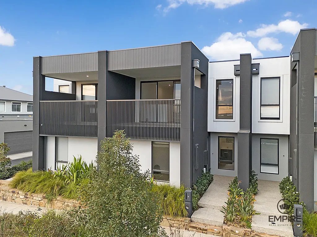 4 Gudali Walk, Clyde North, VIC 3978
