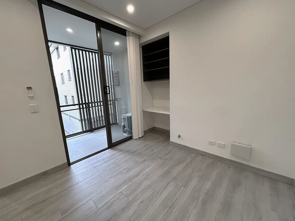 Contemporary Oversized Studio