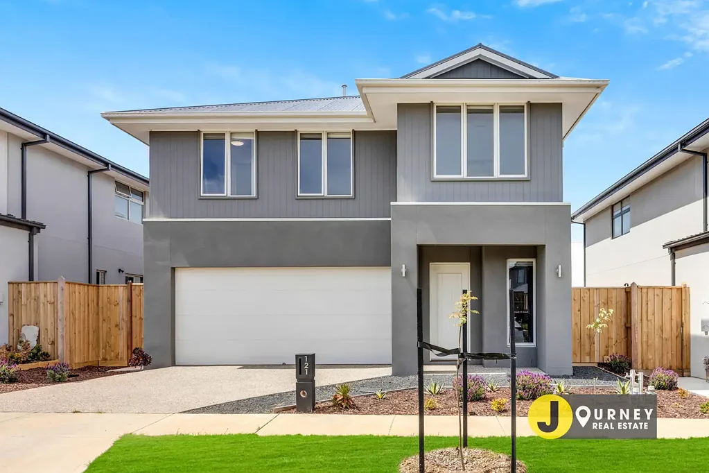 121 Carora Circuit, Clyde North, VIC 3978