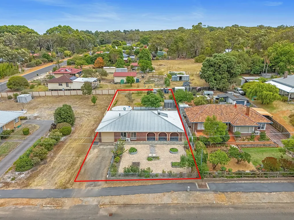 Mount Barker 3chambre Renovated Family Home On A Big 1,012m² Block In Mount Barker