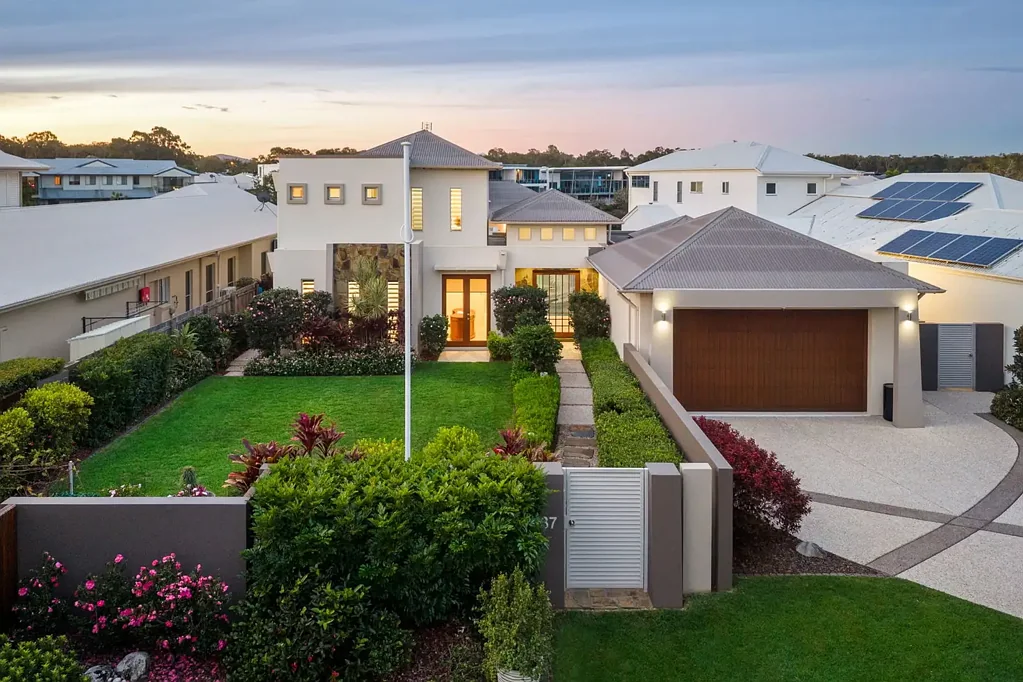 Twin Waters 4房  North-Facing Waterfront Luxury in Twin Waters