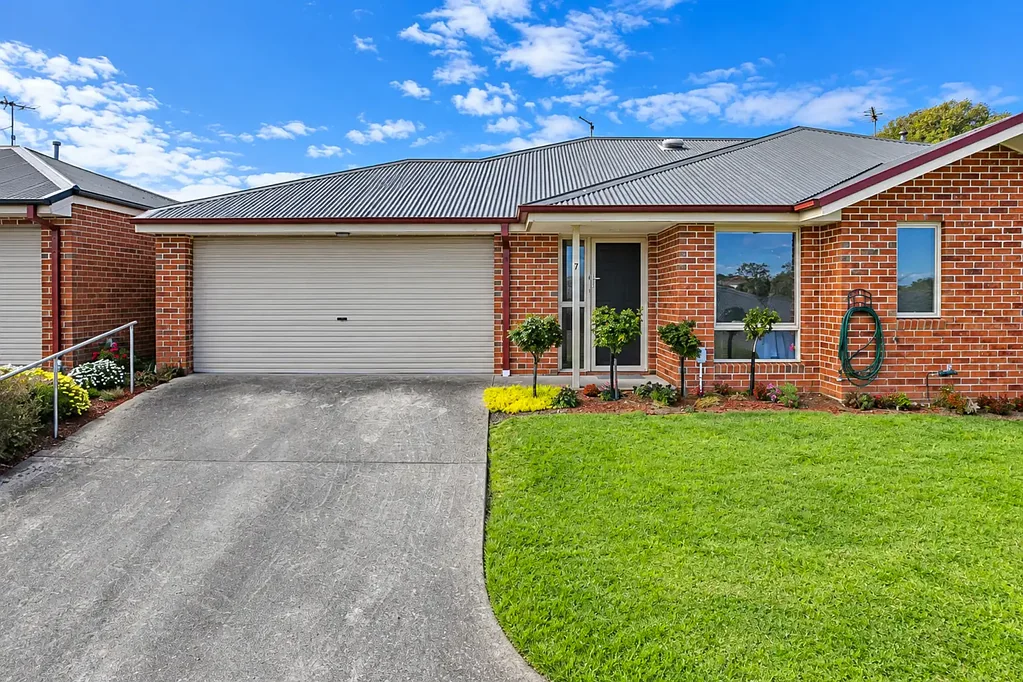 Warragul 3 Bedroom Spacious And Modern Townhouse Living