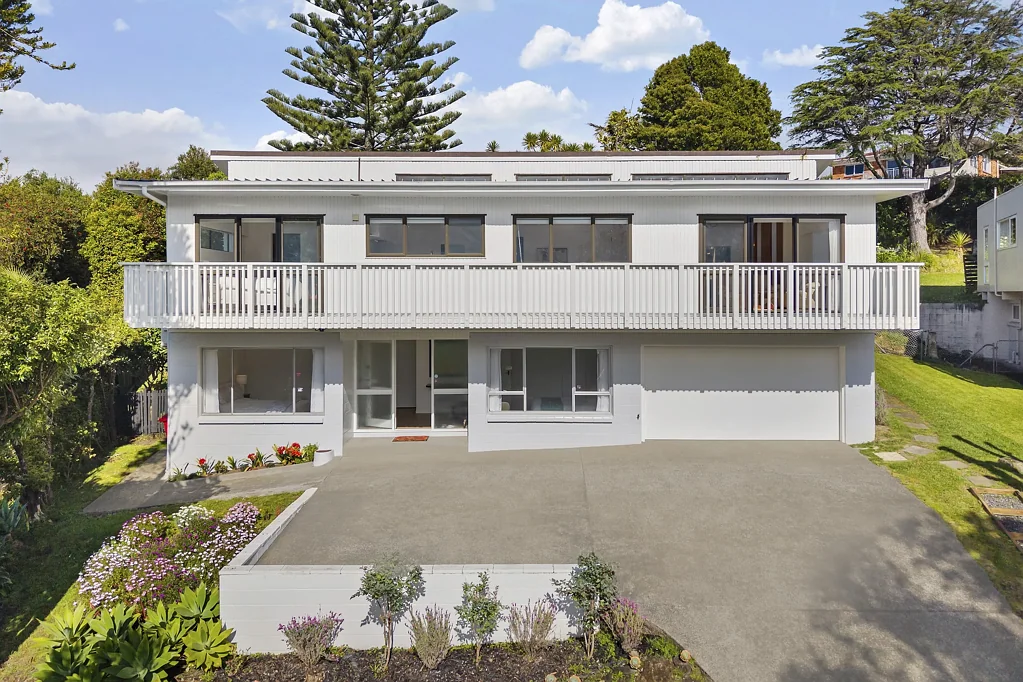 Mairangi Bay 4房 为家庭而生：Mairangi Bay 海景大宅，名校环绕海滩为邻 From School Runs to Beach Days