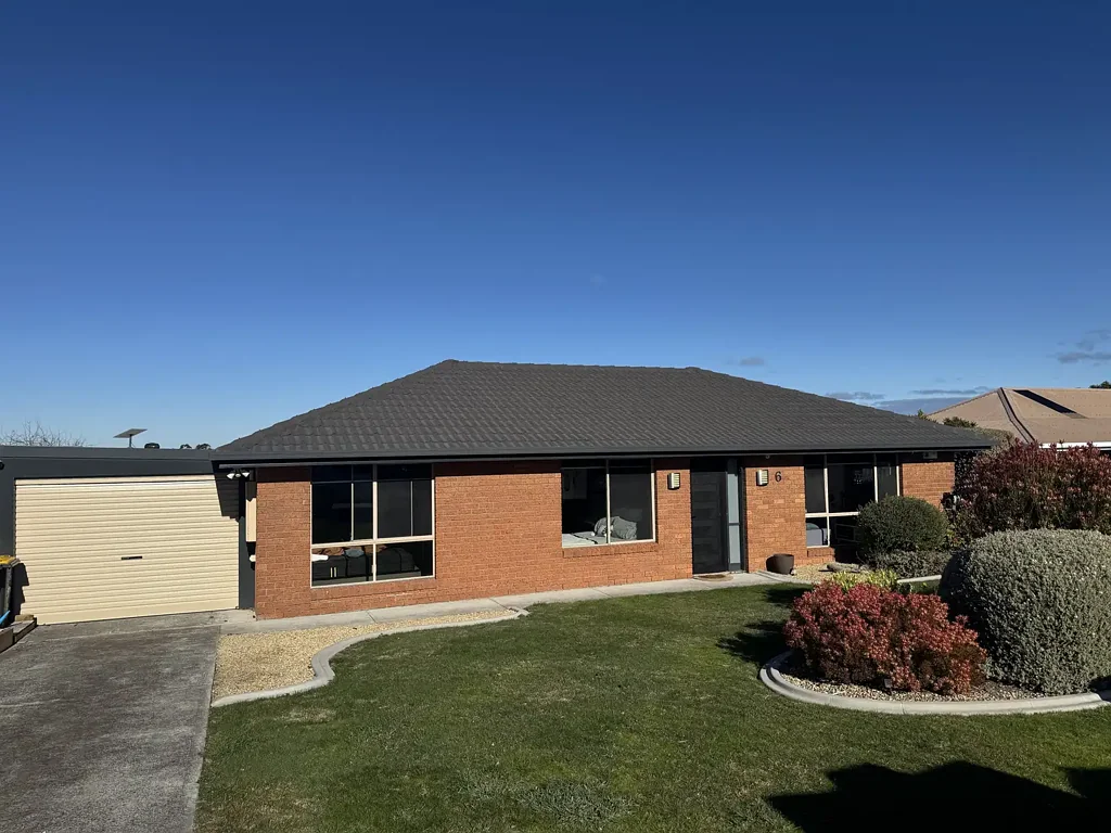Sunny, Immaculate family home