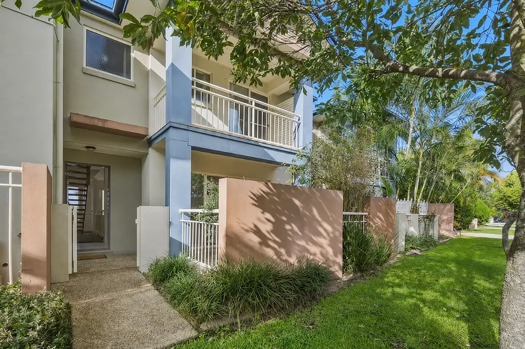 Varsity Lakes 3房  Vacant Tri-Level Townhouse in a Boutique Complex!!