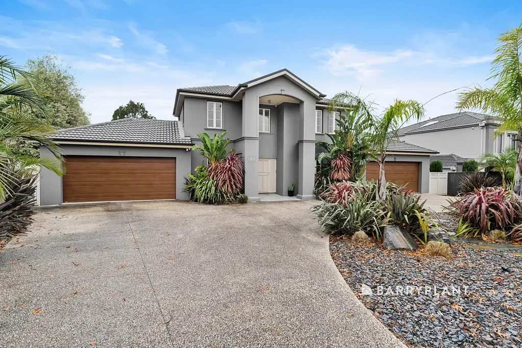 Narre Warren North 4房 Narre Warren北黄金地段 双层华宅 街头瞩目 双车库 停车无忧 家庭娱乐天堂 The Lifestyle Upgrade Your Family Has Been Waiting For