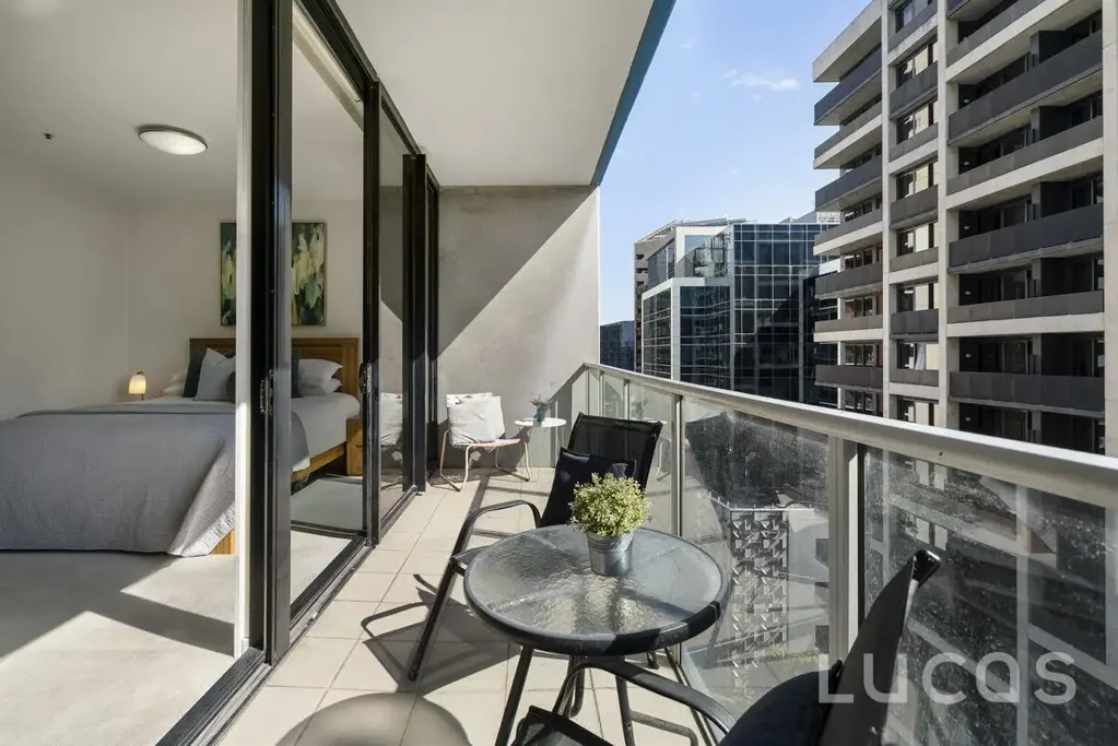 Docklands 1 Bedroom NORTH-FACING 1-BEDROOM WITH 61SQM (APPROX) OF LIGHT & SPACE