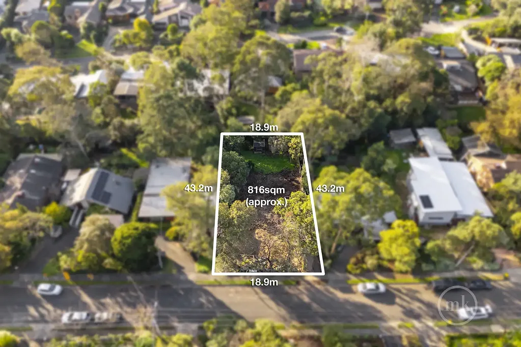 Eltham 宽敞816平土地 黄金Eltham地段 宁静成熟街道 近商店学校交通 罕有优质机会 Prime Eltham Landholding with Endless Potential