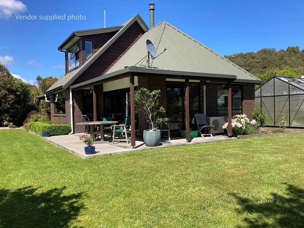 Hokitika 4chambre Two dwellings with spectacular views