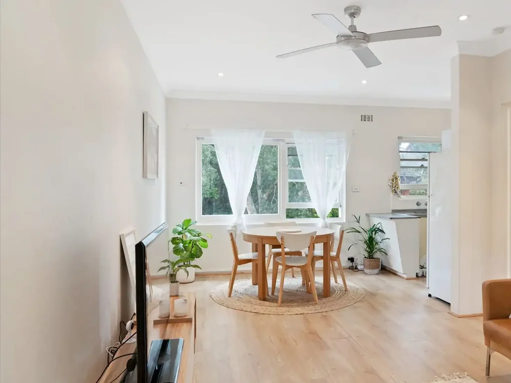 Sunny Beachside Apartment in Prime Location