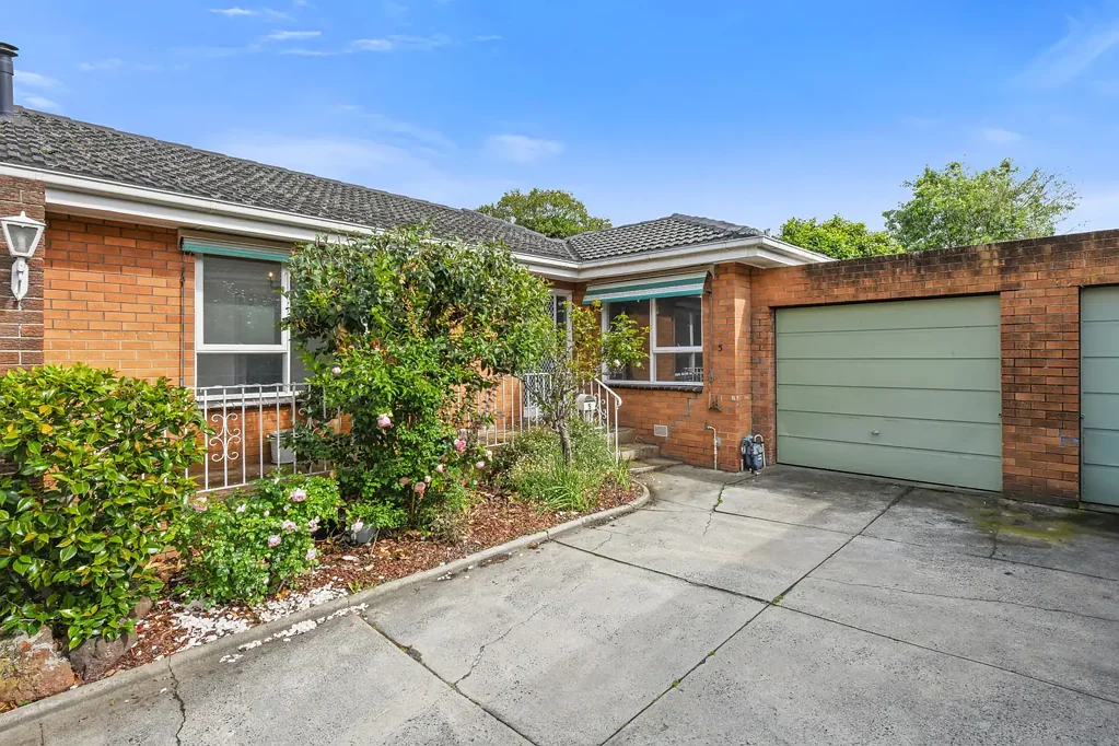 Stylish Renovated Living in a Prime Hawthorn East Location