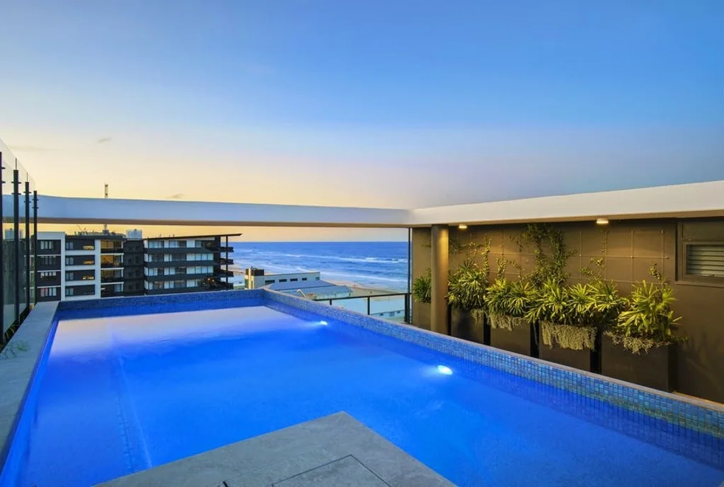 Palm Beach 2कमरा Motivated sellers  - Their bags are packed, make this beautiful apartment yours today!!