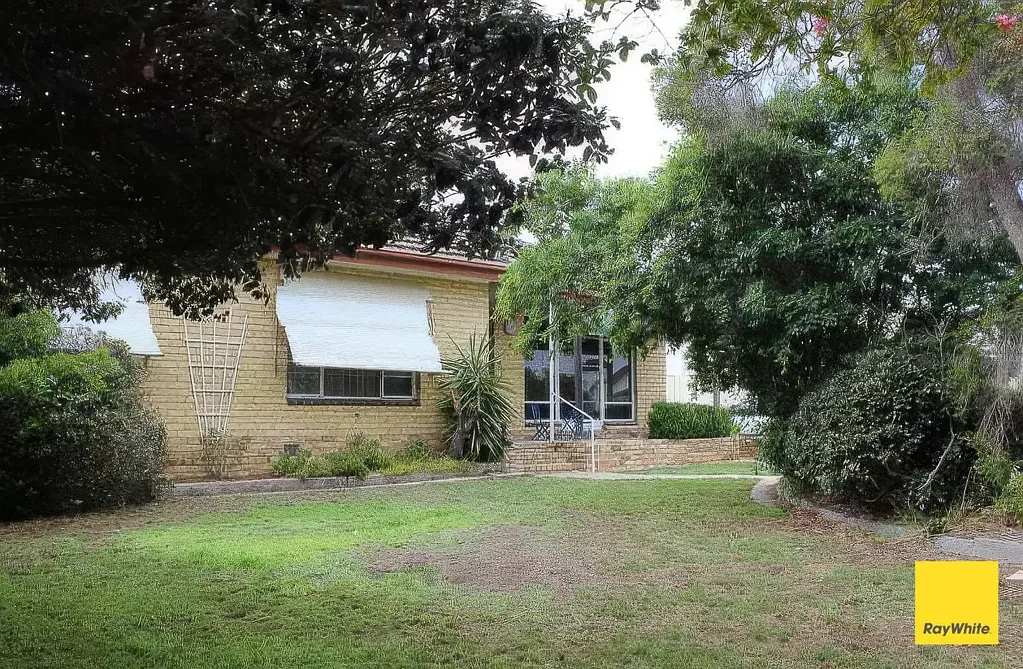 Comfortable Family Living in a Quiet Court Location