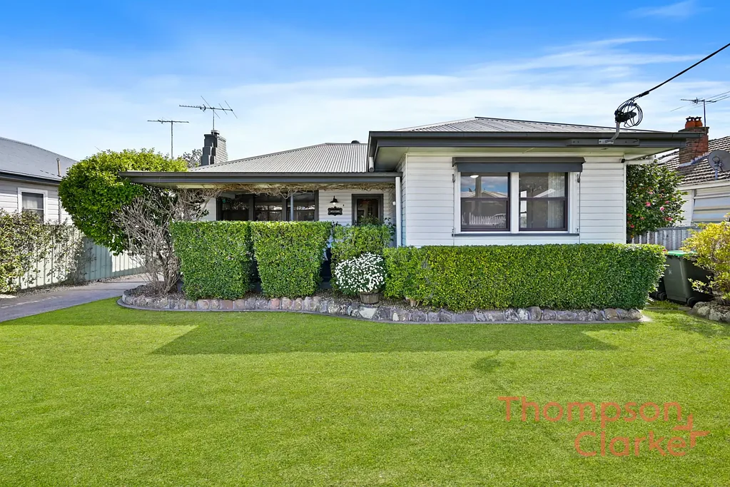 8 Fourth Avenue, Rutherford, NSW 2320