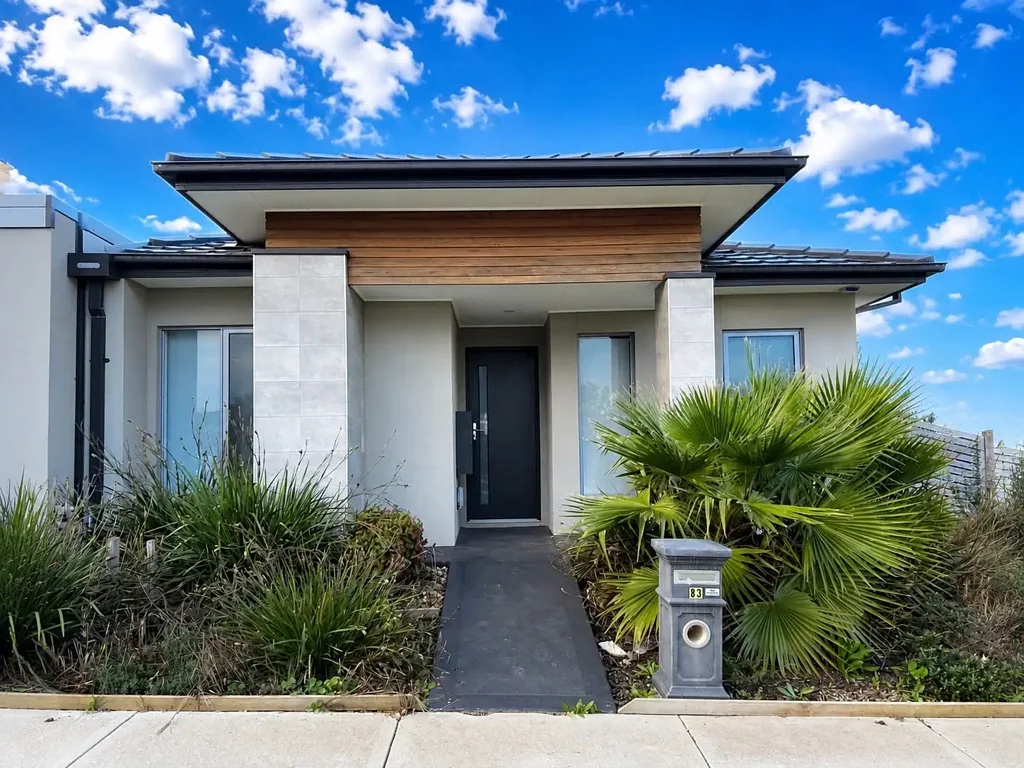 Stunning Family Home in Wyndham Vale !! Close to all Amenities !!