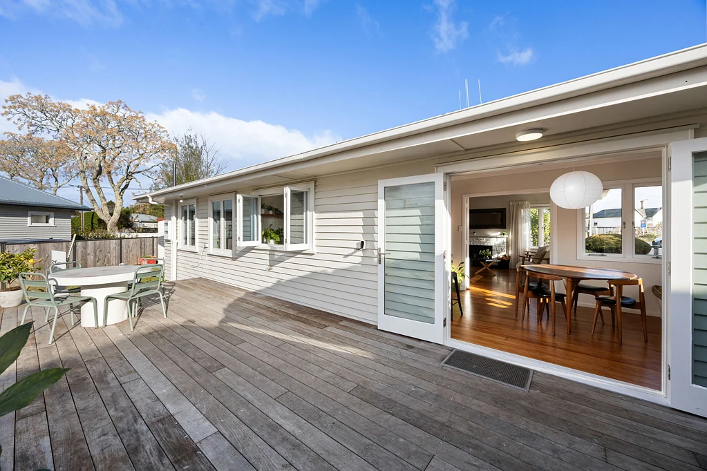 Hamilton East 3 Bedroom Renovated Double Glazed Character with Ensuite