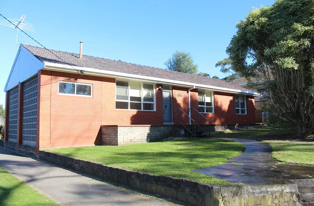 Central 3 Bedroom Family Home with a Pool!