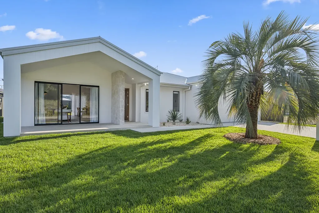 Moonee Beach 4બેડરૂમ Welcome to 'The Grove' - Brand-New, Stylish & Ready for Coastal Living!
