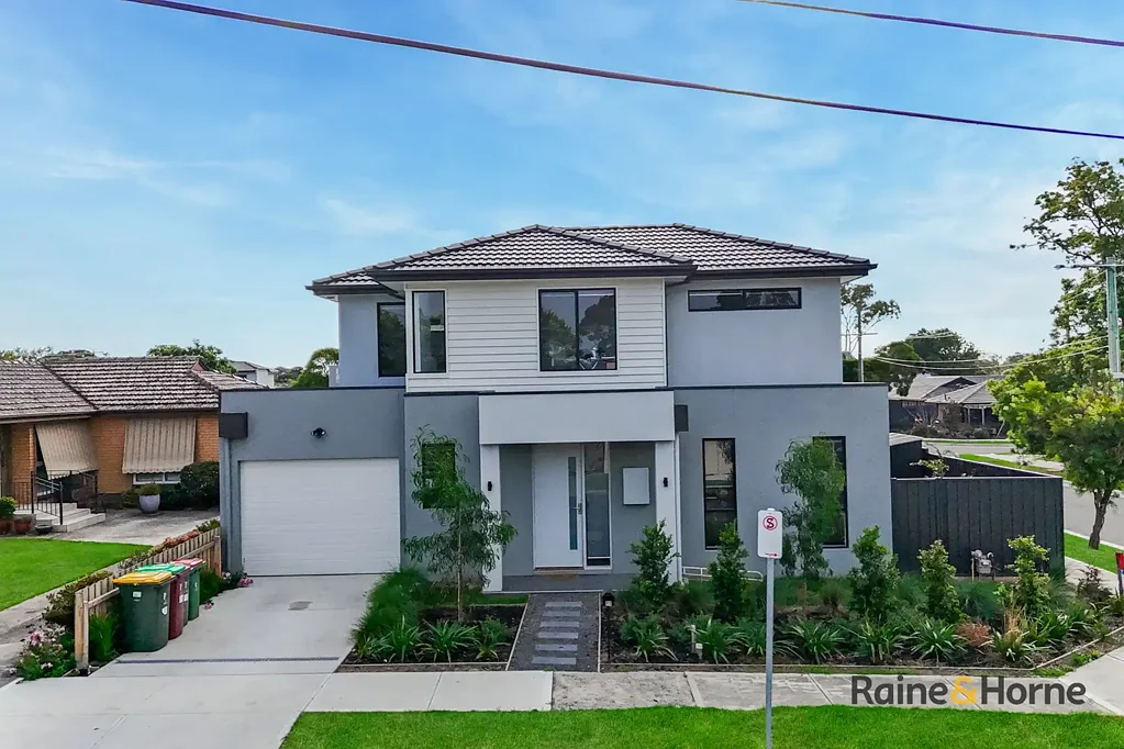 Cranbourne 4 Slaapkamer Near-New Family Living in a Prime Location