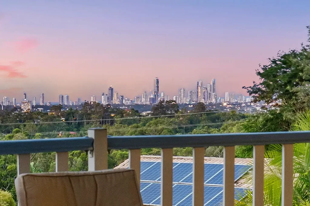 Highland Park 4ห้องนอน Premium multi generational living or home business opportunity with skyline views