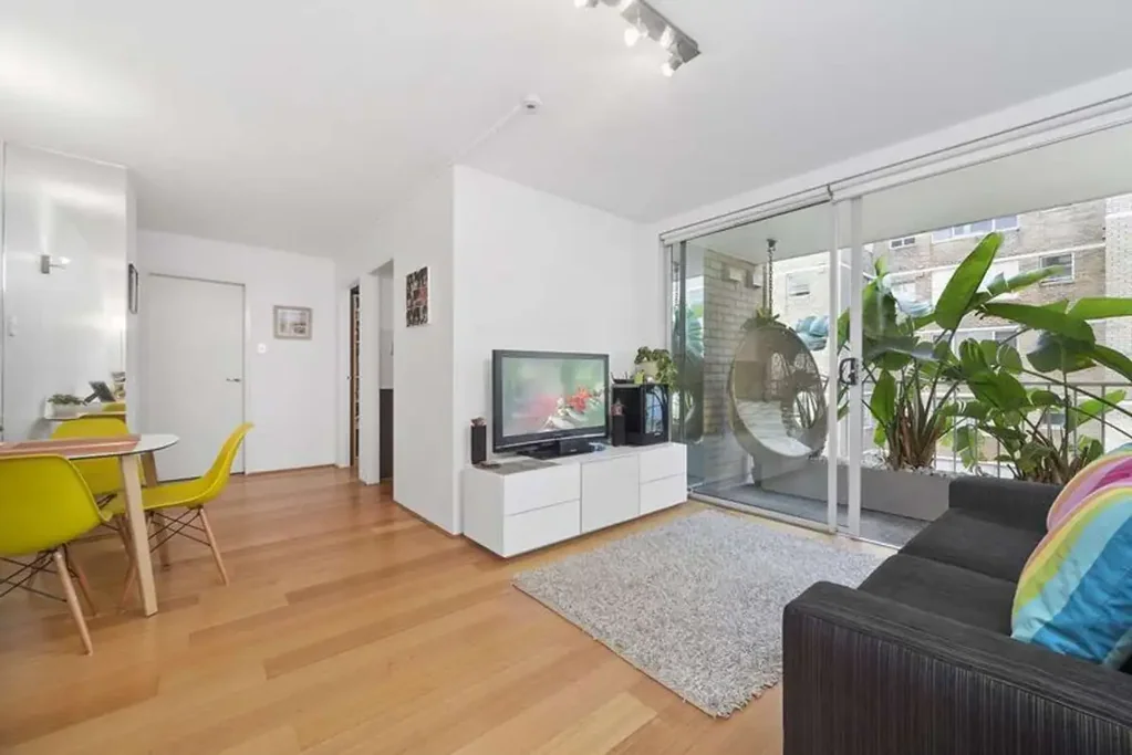 "Urban Living in this Two Bed Gem"