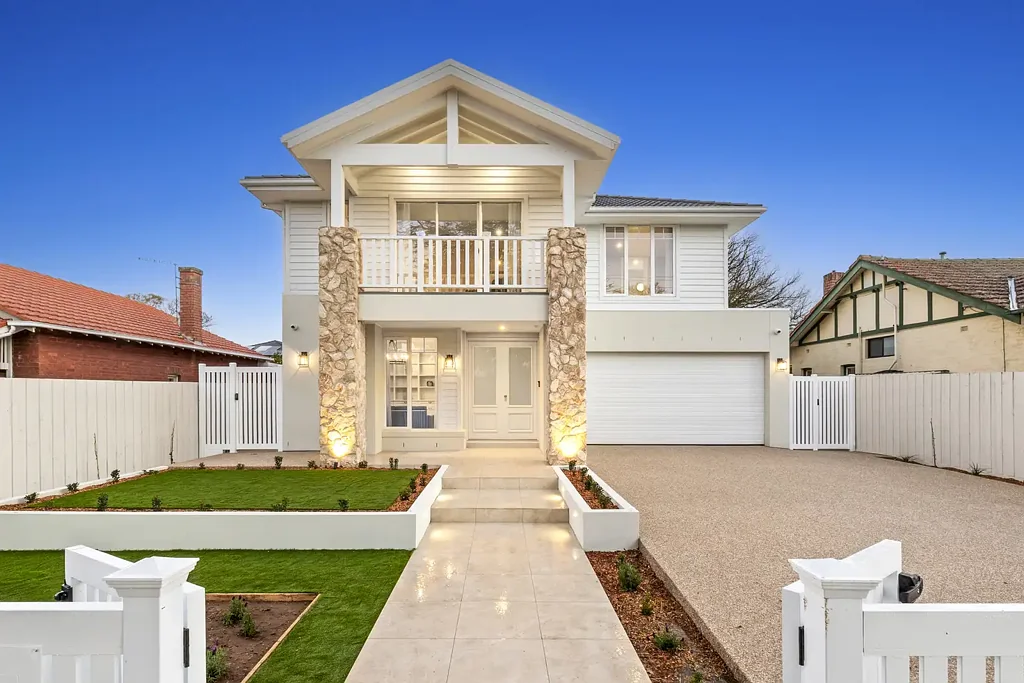 Oakleigh South 5कमरा Grand Design Meets Grand Scale with Poolside Entertaining