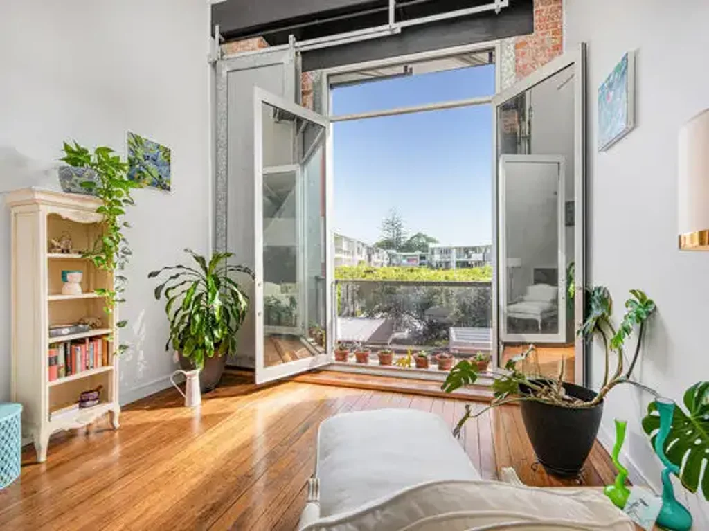 Fully Furnished Elegantly Furnished Top-Floor Apartment in Historic Ansonia Woolstore