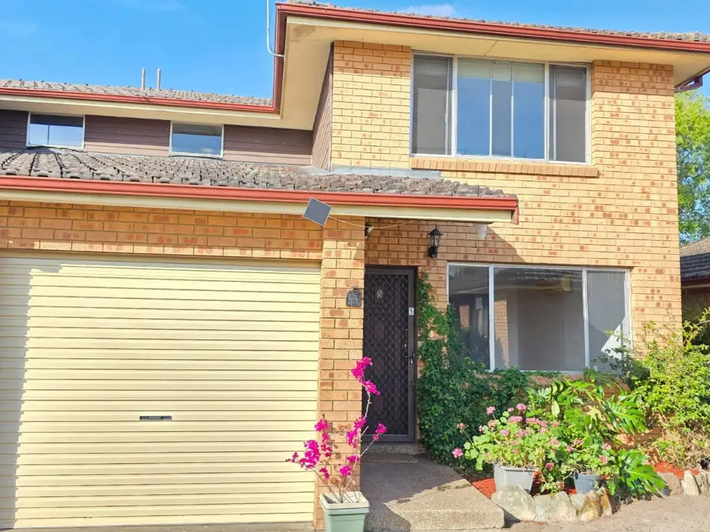 Ingleburn 2ਬੈੱਡਰੂਮ Fantastic Entry-Level Home or Investment in a Prime Location