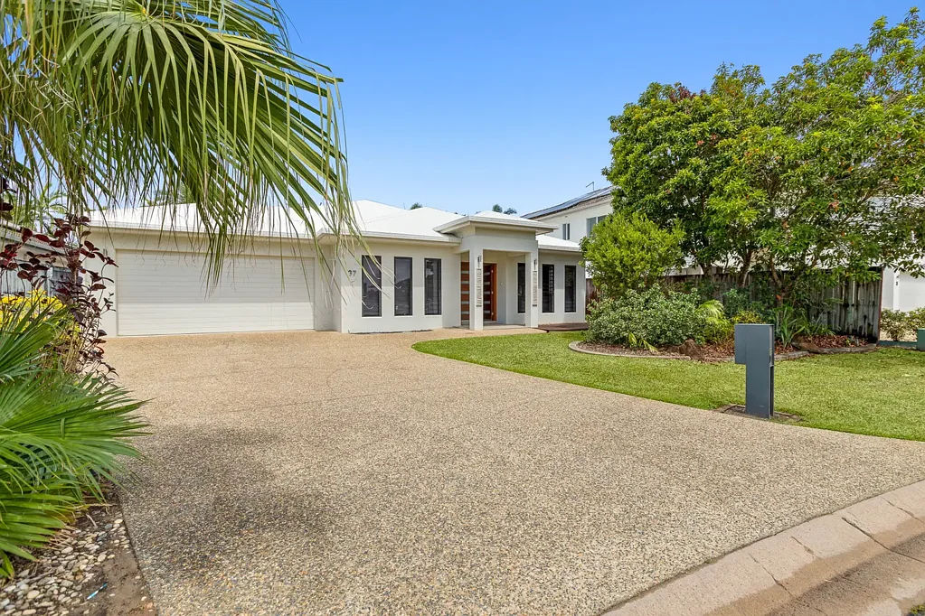 Trinity Park 4Kwarto Superb Modern Family Home with Resort Style Pool at Trinity Park !!