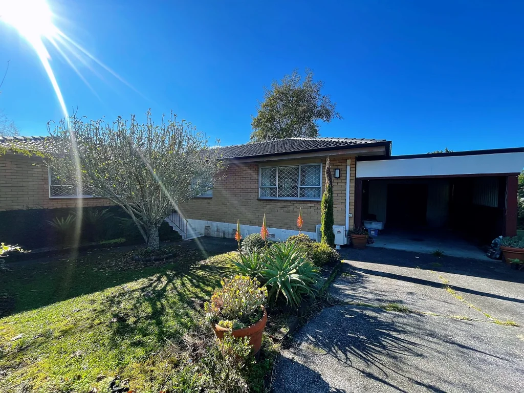 Sunny 4 bedroom 1 bathroom family home