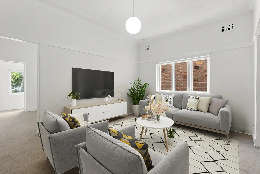 Renovated & Light Filled Art Deco Charm On The Edge Of Seven Ways Village