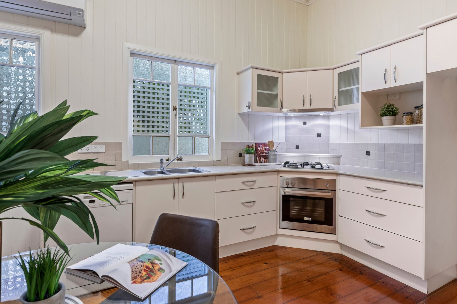 110 WAVERLEY ST, ANNERLEY QLD 4103, 0 Bedrooms, 0 Bathrooms, Townhouse