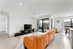 19 Newport Parade, Blacks Beach