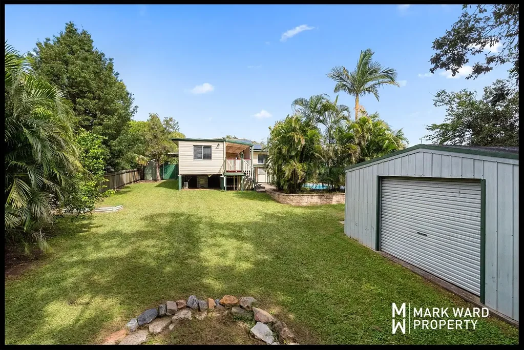 3-BED (WITH STUDY) RENOVATED HOME WITH SOLAR IN A TROPICAL OASIS SETTING WITH POOL