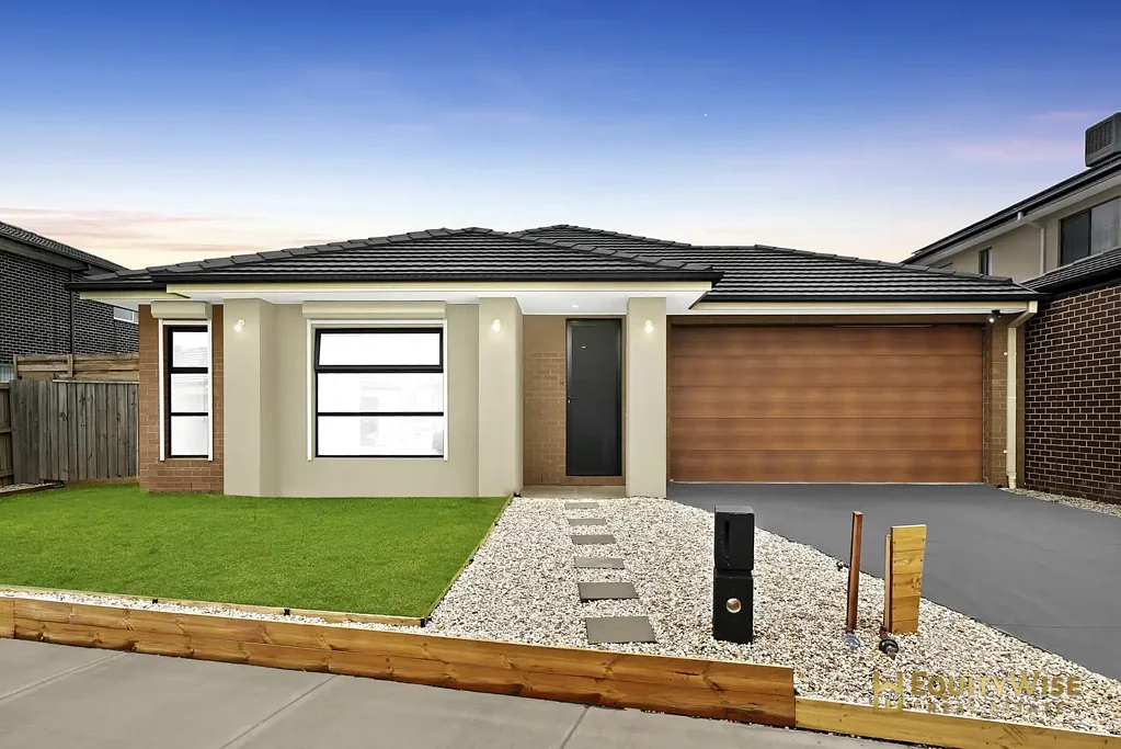 Manor Lakes 4 Slaapkamer Comfort Living, Central Location!